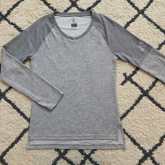 adidas Tops - Adidas top🌿